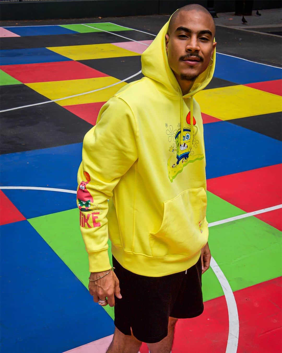 Foot Lockerさんのインスタグラム写真 - (Foot LockerInstagram)「Absorbent and yellow and porous is he! 🧽 #Nike Kyrie x SpongeBob SquarePants Apparel Collection Available Now, Select Styles Online and In-Store」8月9日 23時45分 - footlocker