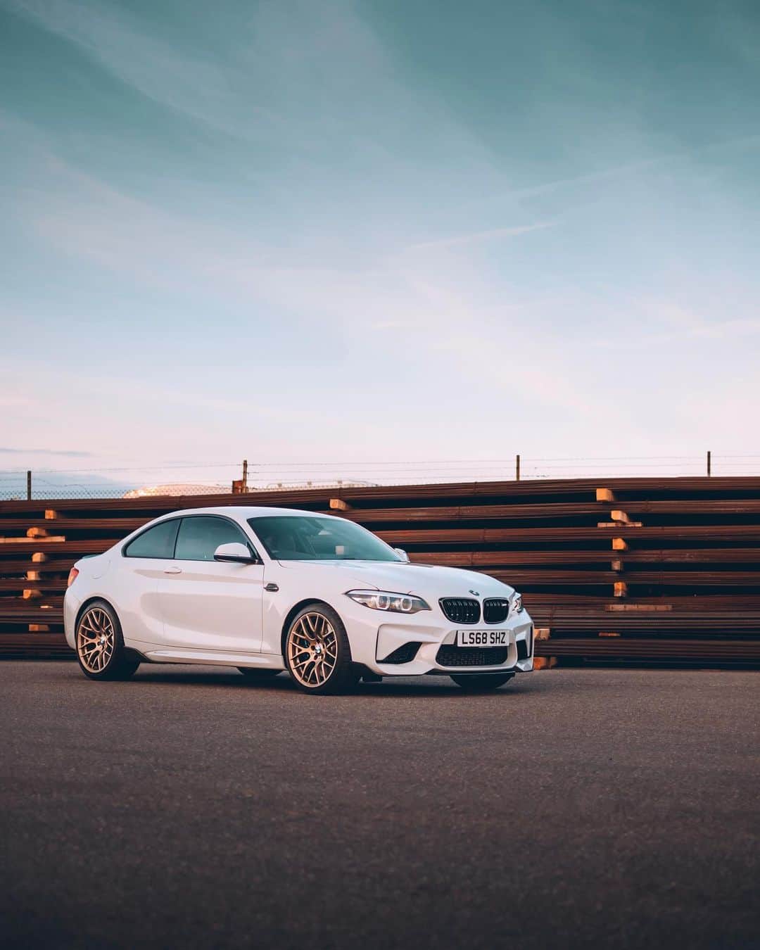 BMWのインスタグラム：「Would you be the Prince Charming to Alpine White? The BMW M2 Coupé. #TheM2 #BMW #M2 #BMWM #BMWrepost @chromatic_admiration」