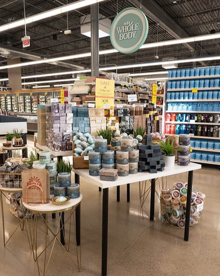 Whole Foods Marketさんのインスタグラム写真 - (Whole Foods MarketInstagram)「Now open in #Toledo, OH! We welcomed our 503rd store on August 7. This 30,000 square-foot location offers a wide selection of locally-sourced options, grab-and-go prepared foods and natural and organic grocery items. Customers can find fresh produce, seasonal hot and cold food bars, and an expansive selection of beer and wine. Enjoy a wide range of local suppliers with products like coffee beans from @actualcoffee, craft sauerkraut from @clekraut and frozen fruit pops from @chillpopshop. We’re open from 8 am to 9 pm daily – we can’t wait to meet you! #WholeFoodsToledo」8月10日 0時00分 - wholefoods