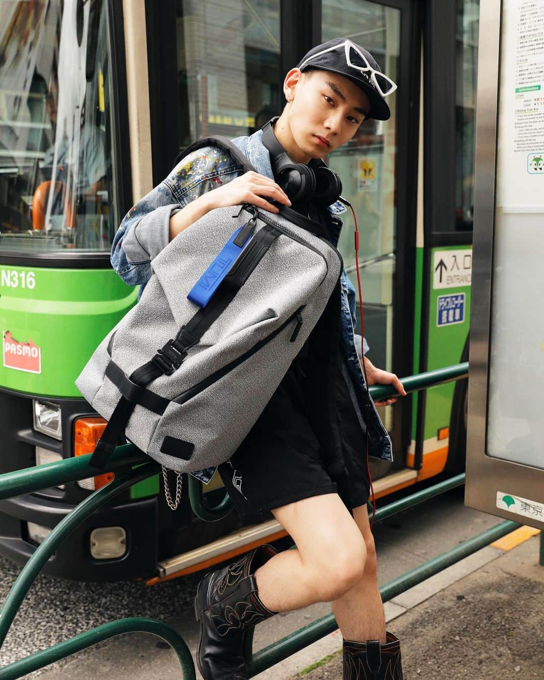 Droptokyoさんのインスタグラム写真 - (DroptokyoInstagram)「TOKYO STREET STYLE Name: @ohta_seiya  Bag: @tumitravel  #tumi#perfectingthejourney #pr#street#streetscenestyle#droptokyo#tokyo#japan#streetfashion#streetwear#streetculture#fashion#shibuya#ファッション Photography: @dai.yamashiro」8月9日 23時53分 - drop_tokyo