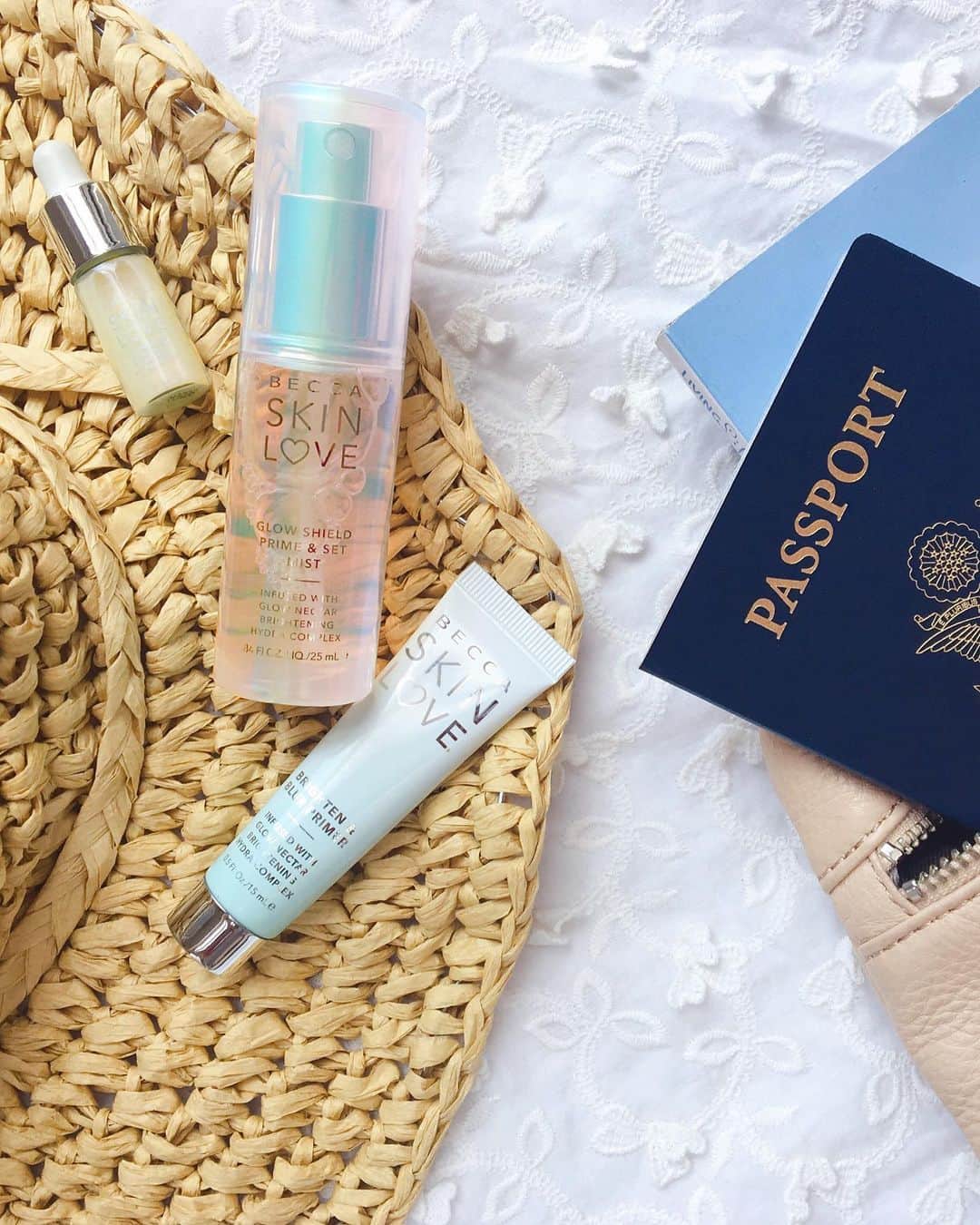 BECCAさんのインスタグラム写真 - (BECCAInstagram)「Your dream travel kit💭💕 Shop #BECCASkinLove Starter Set to nourish, brighten, and hydrate your skin during vacay!✈️ Find it at @ASOS_faceandbody」8月9日 23時57分 - beccacosmetics