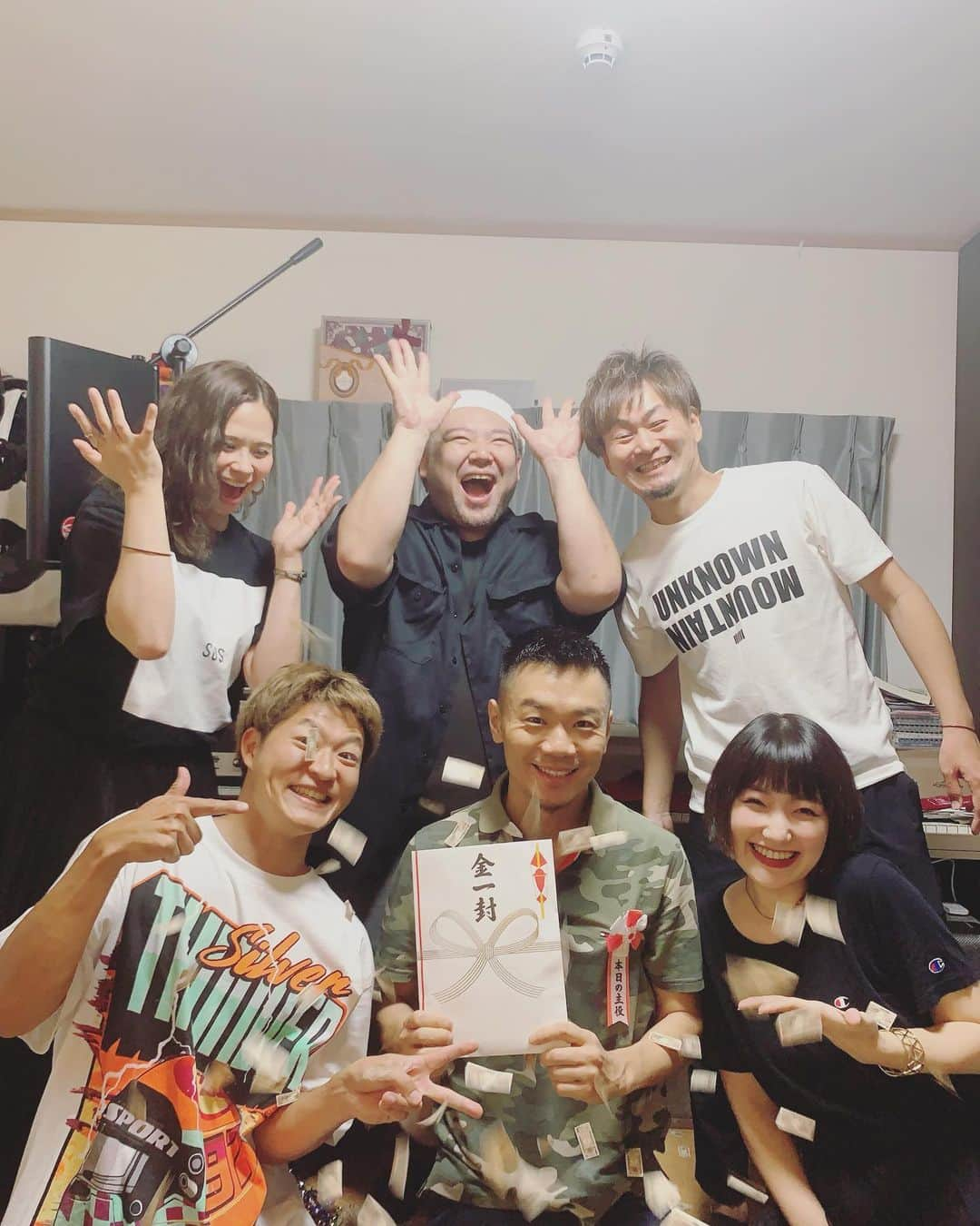 和田昌哉さんのインスタグラム写真 - (和田昌哉Instagram)「誕生日サプライズされた！  仕事の打ち合わせのつもりでマナブンちに行ったら…マジで気づかなかった！  嬉しすぎる！なにこのリア充感？！ 頌くん、マナブン、堅志くん、サラちゃん、ミコちゃん、ほんまにありがとう！  They threw me a surprise party, and i had no clue!! You guys are the best!! #8月10日生まれ #birthdaysurprise #仲間 #幸せ過ぎる #お金好き #仲間好き」8月9日 23時59分 - masayawada