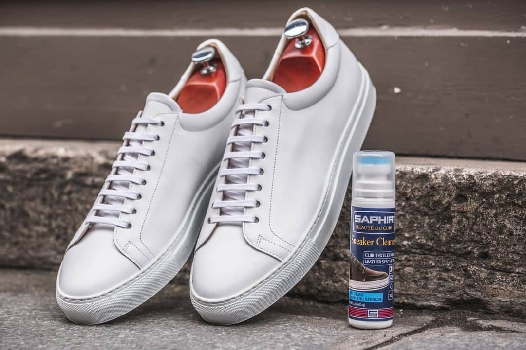 Saphirさんのインスタグラム写真 - (SaphirInstagram)「Effortlessly clean your sports shoes with the Saphir Sneaker Cleaner. Thanks to its foam tip, applying the cleaning product becomes easy! . Nettoyez facilement vos chaussures de sport avec le Sneaker Cleaner de Saphir. Grâce à son embout mousse, il permet d'appliquer sans efforts le produit nettoyant ! . Shooting at @septiemelargeur . . #SaphirOfficial #Saphir #ShoeShine #Sneakers」8月10日 0時06分 - saphir_official