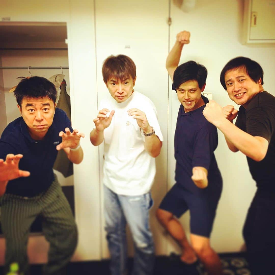 篠宮暁さんのインスタグラム写真 - (篠宮暁Instagram)「東京公演初日ありがとうございました！ 本日は #よゐこ さん #磁石  #マヂカルラブリー  #インディアンス  に出ていただきました！ バッチバチの対決最高でした！  20年松竹芸能で芸人やってきて初めてよゐこさんと4人で写真撮らせてもらいました！ ハイパーミーハー写真！  #vsオジンオズボーン」8月10日 0時07分 - shinomiyaakira