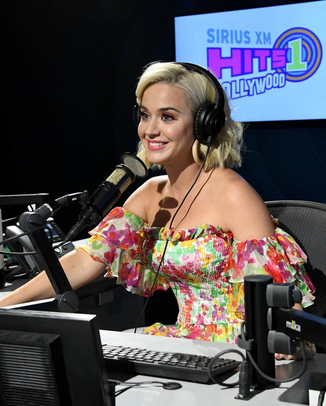 Just Jaredさんのインスタグラム写真 - (Just JaredInstagram)「@katyperry makes an appearance on @siriusxmhits1 to promote her new single, #SmallTalk. Tap this picture in the LINK IN BIO to hear what she said about reuniting with #TaylorSwift and meeting fiancé #OrlandoBloom! #KatyPerry #SiriusXM Photos: Michael Kovac for SiriusXM’s Hits 1 in Hollywood」8月10日 0時07分 - justjared