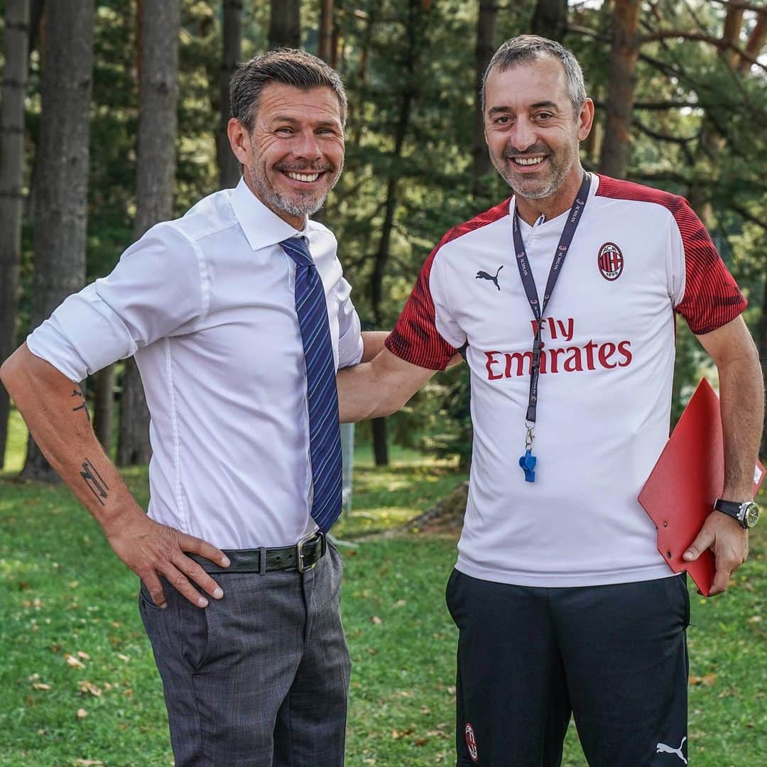 ACミランさんのインスタグラム写真 - (ACミランInstagram)「📸 Training on the eve of the friendly under the watchful eyes of the management 🔴⚫ 📸 L'allenamento alla vigilia dell'amichevole in Kosovo sotto gli occhi di Gazidis e Boban 🔴⚫ #ForzaMilan」8月10日 0時18分 - acmilan