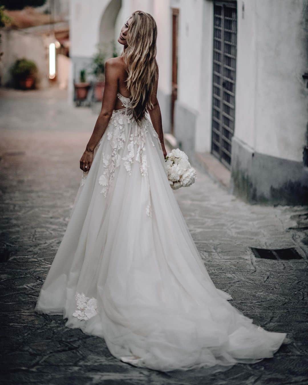 Galia Lahavさんのインスタグラム写真 - (Galia LahavInstagram)「Today I wear White | The most regal gown of them all, our #Querida #GLCouture 📷 @tali__photography」8月10日 0時11分 - galialahav