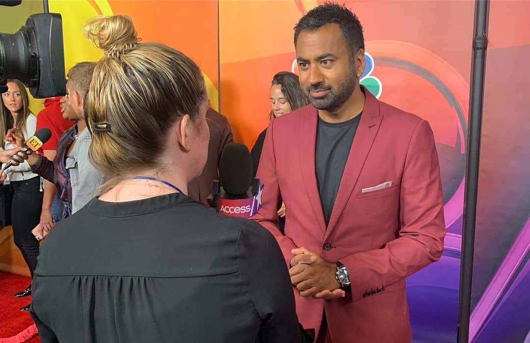 カル・ペンのインスタグラム：「I can’t wait to share our first episode with you. TCA’s with our hilarious cast + Matt Murray & Mike Schur was very fun. We premiere 9/26 @NBC.」