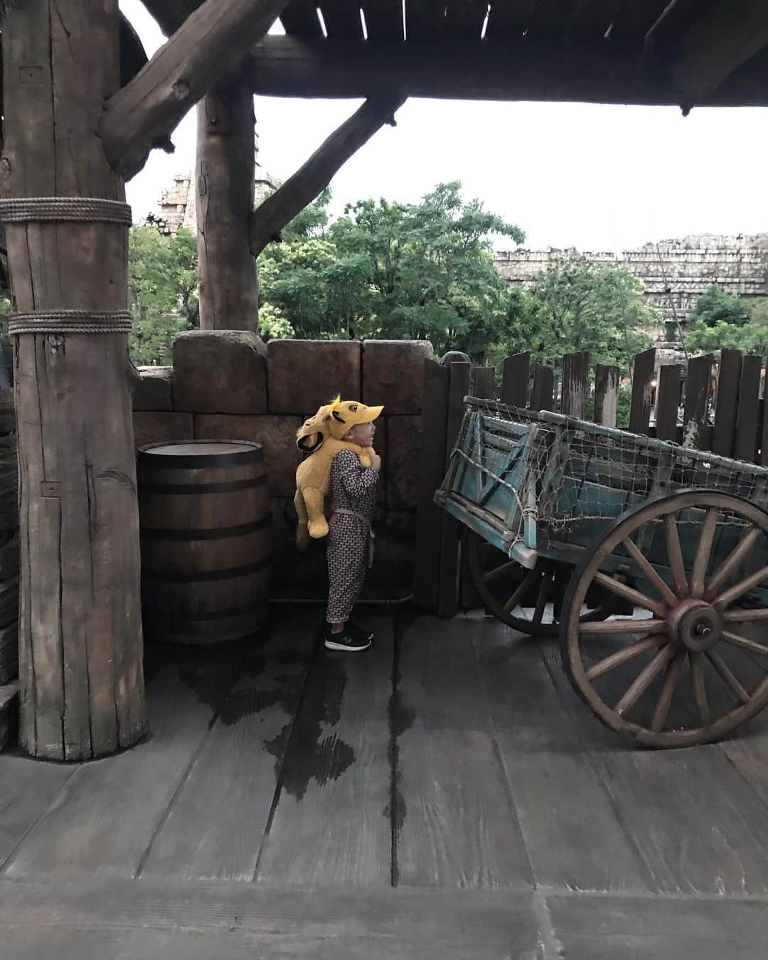 tiahy__さんのインスタグラム写真 - (tiahy__Instagram)「LIONIZING. . . . August 9th, 2019. . . 待ちに待った公開初日. . . とてもとても素晴らしい映像美と素晴らしい音楽と素晴らしいディズニーの仲間たち. . . 本当にとっても感動しました！！. .  ハクナ•マタタで小さくリズムに乗って見入っているtaiちゃんも、見ていて愛おしかった. . グローヴァーとビヨンセが歌う“Can You Feel the Love Tonight”は鳥肌が立ちっぱなしでした！. . . .  #lionking#disney#disneybaby#disneykids#disneyfamily」8月10日 0時22分 - tiahy__disney