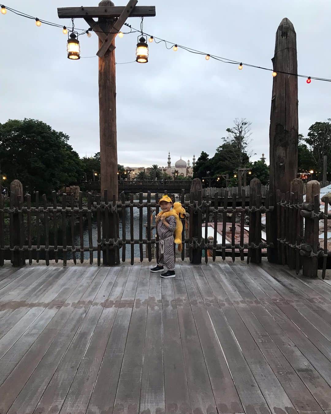 tiahy__さんのインスタグラム写真 - (tiahy__Instagram)「LIONIZING. . . . August 9th, 2019. . . 待ちに待った公開初日. . . とてもとても素晴らしい映像美と素晴らしい音楽と素晴らしいディズニーの仲間たち. . . 本当にとっても感動しました！！. .  ハクナ•マタタで小さくリズムに乗って見入っているtaiちゃんも、見ていて愛おしかった. . グローヴァーとビヨンセが歌う“Can You Feel the Love Tonight”は鳥肌が立ちっぱなしでした！. . . .  #lionking#disney#disneybaby#disneykids#disneyfamily」8月10日 0時22分 - tiahy__disney