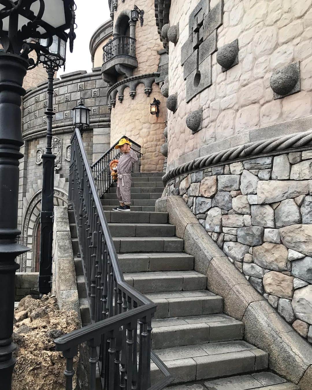 tiahy__さんのインスタグラム写真 - (tiahy__Instagram)「LIONIZING. . . . August 9th, 2019. . . 待ちに待った公開初日. . . とてもとても素晴らしい映像美と素晴らしい音楽と素晴らしいディズニーの仲間たち. . . 本当にとっても感動しました！！. .  ハクナ•マタタで小さくリズムに乗って見入っているtaiちゃんも、見ていて愛おしかった. . グローヴァーとビヨンセが歌う“Can You Feel the Love Tonight”は鳥肌が立ちっぱなしでした！. . . .  #lionking#disney#disneybaby#disneykids#disneyfamily」8月10日 0時22分 - tiahy__disney