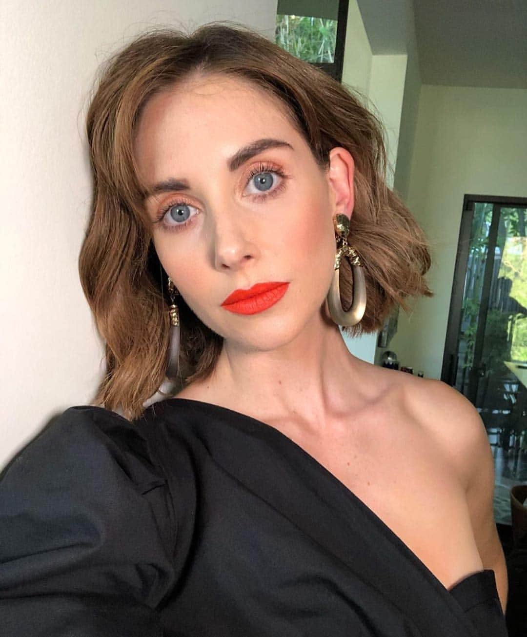 アレクシスビッターさんのインスタグラム写真 - (アレクシスビッターInstagram)「"She wore a mothafuckin earring" - @alisonbrie #GlowNetflix」8月10日 0時23分 - alexisbittar