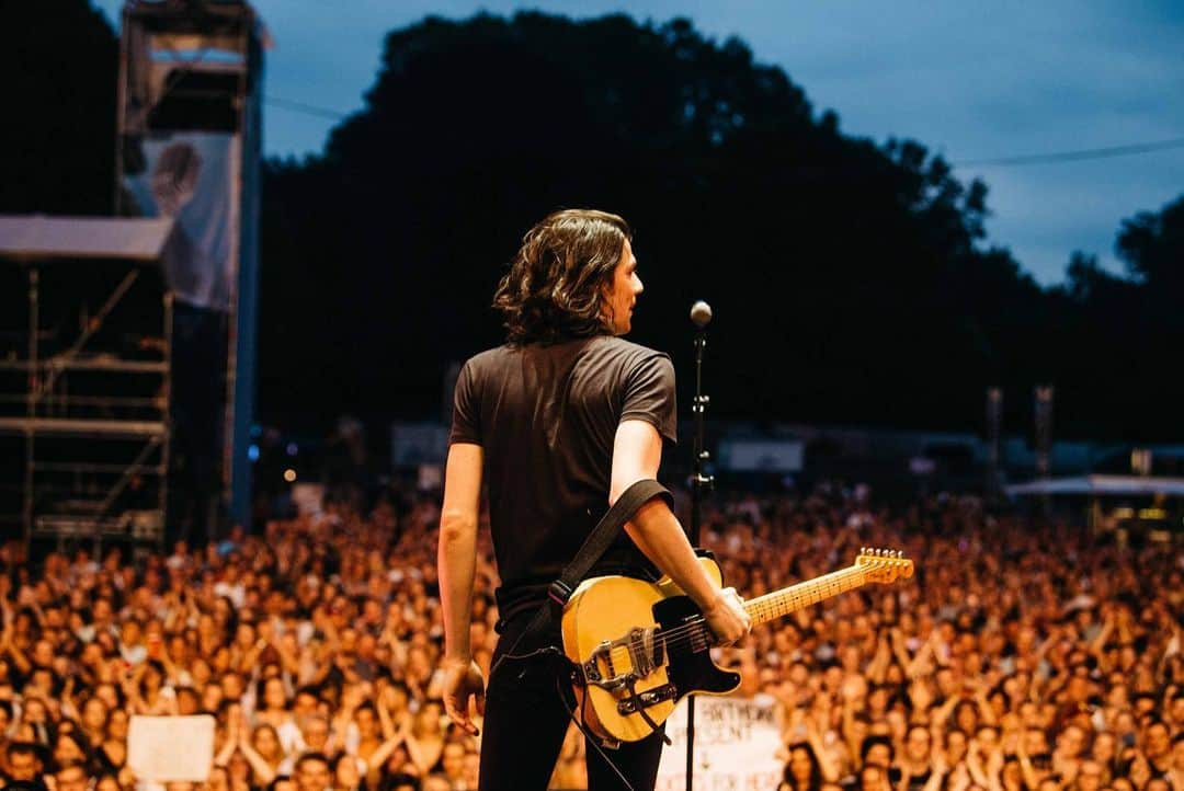 ジェームズ・ベイさんのインスタグラム写真 - (ジェームズ・ベイInstagram)「Beautiful night in Bonn! Danke ♥️ 📷 @ohalfin」8月10日 0時24分 - jamesbaymusic