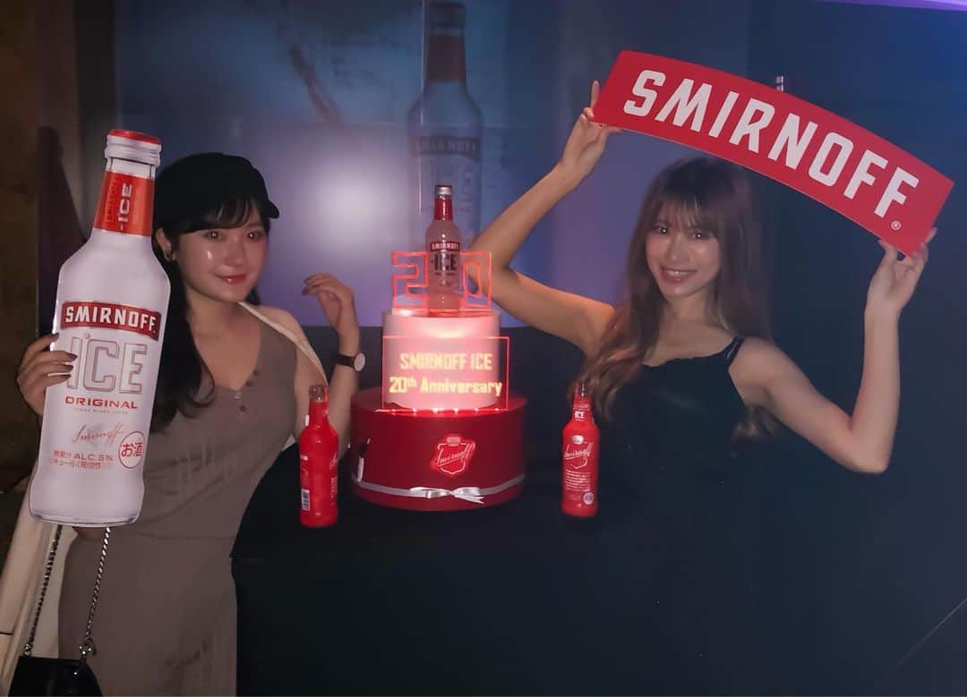 畑中香澄さんのインスタグラム写真 - (畑中香澄Instagram)「SMIRNOFF❤️ SEL OCTAGON FRIDAY -SMIRNOFF ICE 20th ANNIVERSARY-  20周年記念Partyyyyy!!🍸 . ついさっきOCTAGONでやってたから 行ってきました☺️🎶 .  記念のボトルが真っ赤でかわいかった💋💋 スミノフ変わらず飲みやすくておいしい〜❤️ . 20周年おめでとうございます🥰✨ . . #スミノフ #20thスミノフ #SMIRNOFF #スミノフアイス #SMIRNOFFICE #DJKASUMI #PR #OCTAGON #roppongi」8月10日 0時30分 - djkasumi_jpn