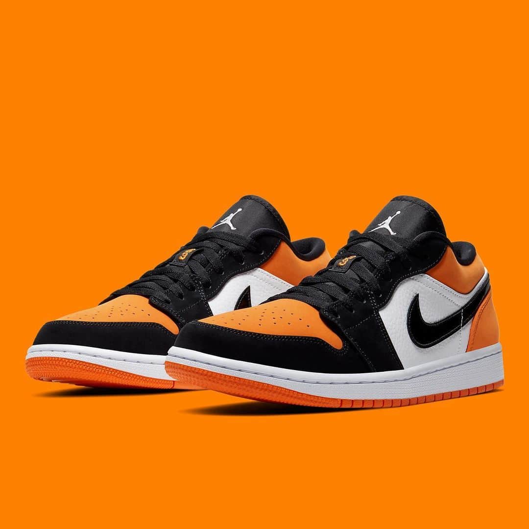 Sneaker Newsさんのインスタグラム写真 - (Sneaker NewsInstagram)「Yet another take on "Shattered Backboard" emerges on the new Air Jordan 1 Low. Cleanest low-top yet? For a closer look, hit the link in our bio.」8月10日 0時34分 - sneakernews