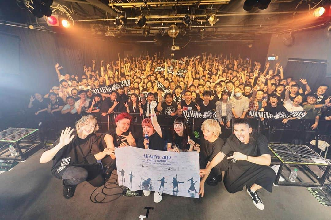 AliAさんのインスタグラム写真 - (AliAInstagram)「謝謝!!!! Taiwan!!!!﻿ ﻿ 2019.8.9 @The WALL﻿ AliAliVe2019 in Taiwan﻿ ﻿ ⏬Today's questionnaire ⏬﻿ https://forms.gle/e96gEDAzHAqDrcw8A﻿ ﻿ photo by @watarunishida_photography  #AliA﻿ #AliAliVe」8月10日 0時48分 - alia___official