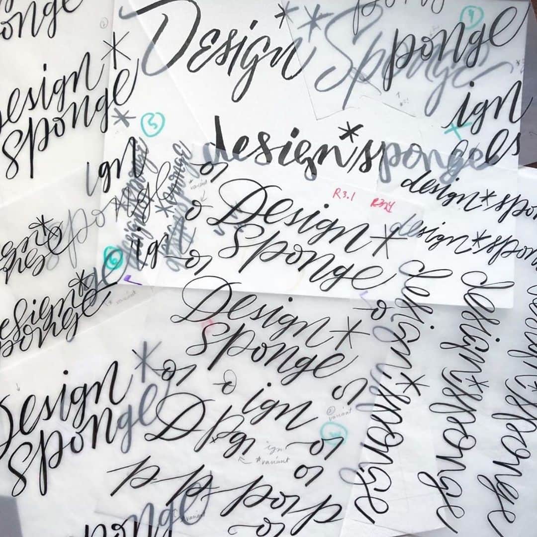 Grace Bonneyのインスタグラム：「At the end of last year when I was deciding whether or not to give it another go and reinvent Design*Sponge in a way that might keep us going on our own terms, I had the pleasure of working with @leavesandletterforms on a revised DS logo. It felt right to go back to original hand-lettered logo after all these years. We ended up deciding to close, but these designs that Erin made were so fun. And seeing a grown up version of the original hand made logo (that @juliarothman drew 💛) was so meaningful. 15 years is a long time to put into any project and this was without a doubt well worth every second of it.  Check out my stories above to see the final logo design, old DS designs and the amazing gift the DS team gave me related to our logo history 💛」