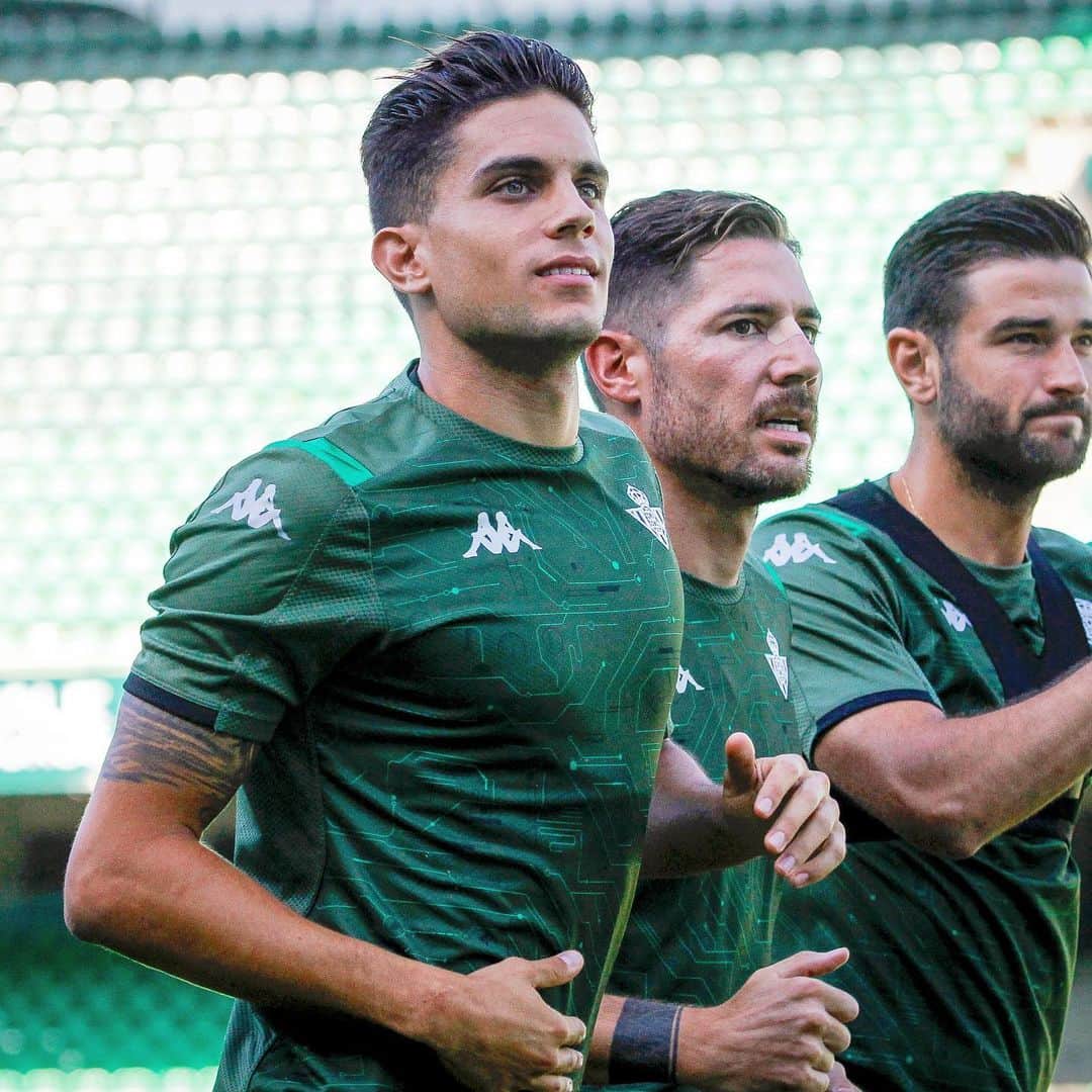 マルク・バルトラのインスタグラム：「Getting ready 🔋🏟👍🏼 #training」