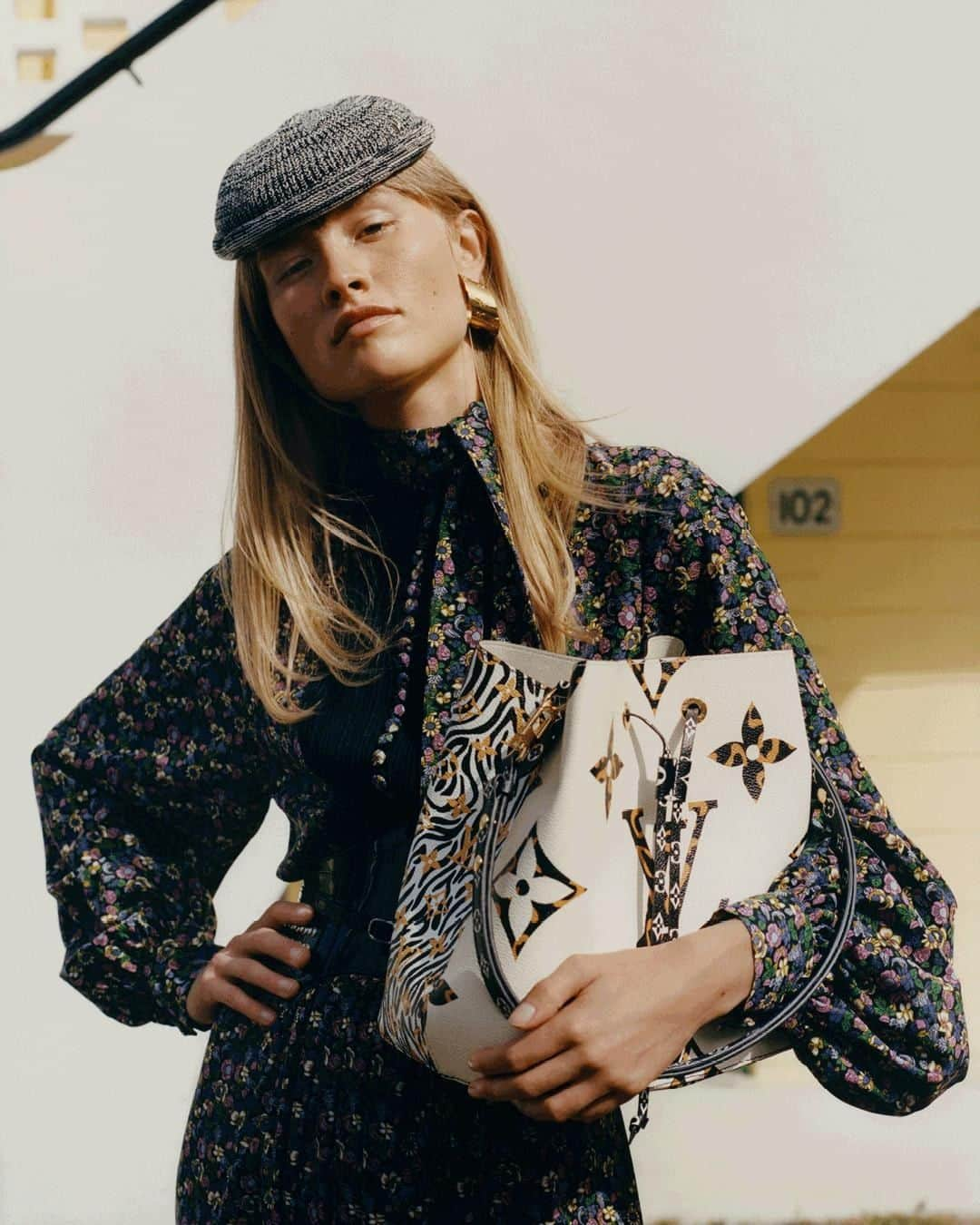 ルイ・ヴィトンさんのインスタグラム写真 - (ルイ・ヴィトンInstagram)「A bold alternative. #LouisVuitton’s Monogram Jungle Collection brings playful animal prints to the Monogram Giant canvas. Explore the new capsule of bags and accessories via link in bio.」8月10日 1時00分 - louisvuitton