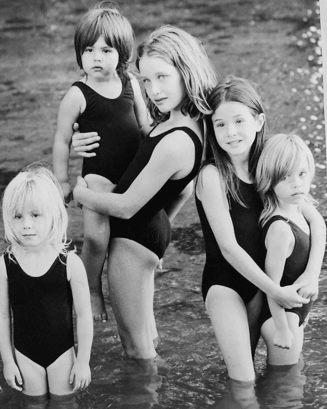 リサ・リナさんのインスタグラム写真 - (リサ・リナInstagram)「The Canada kids all grown up now shot by @bensonlyndie @heathersblair @ameliagray @grace_mandich @savannahcoffey @delilahbelle Playing Model/photographer and now they are all Models. So Sweet #fbf 🖤🖤🖤🖤🖤 #Lakelife #Lakelifegirls #Ameliaisofftocollege」8月10日 1時03分 - lisarinna