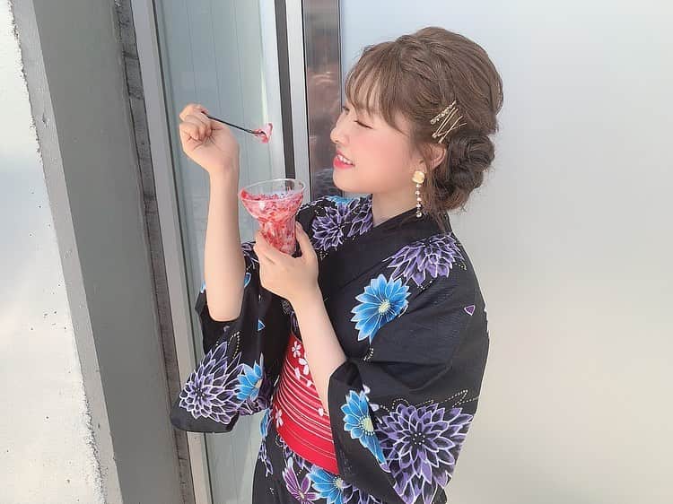 中西智代梨さんのインスタグラム写真 - (中西智代梨Instagram)「浴衣にかき氷って神だよなぁ。 #ガラスにマネージャーが写ってるよ #そんなの言わなきゃバレない #盛れてればそれでいい」8月10日 1時06分 - sukiyaki_daisuki512