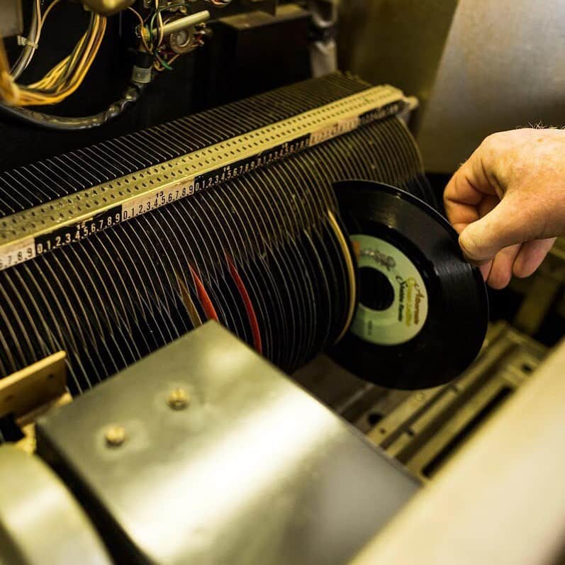 Red Bull Music Academyのインスタグラム：「Put it on shuffle ⠀⠀⠀⠀⠀⠀⠀⠀⠀ 📷: @bruno_destombes ⠀⠀⠀⠀⠀⠀⠀⠀⠀ #RecordCollector #Records #VinylCollector #VinylSoundsBetter #Jukebox #Jukeboxes #RBMA」