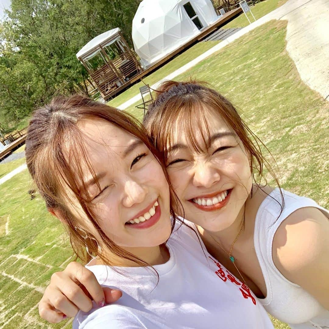 須田亜香里さんのインスタグラム写真 - (須田亜香里Instagram)「後ろに見えるドームはテント😎✨ . . グランドーム伊勢賢島はツインプラネットのサテライトの橋本咲季ちゃんと行きました！ なんとこの日が初対面(笑) 愛知県在住でしかも同い年という共通点を皮切りに移動時間とグランピングであっという間に打ち解けちゃいました☺️ . .  #グランドーム伊勢賢島 #三重県 #グランピング #ツインプラネット」8月10日 1時07分 - akarisuda