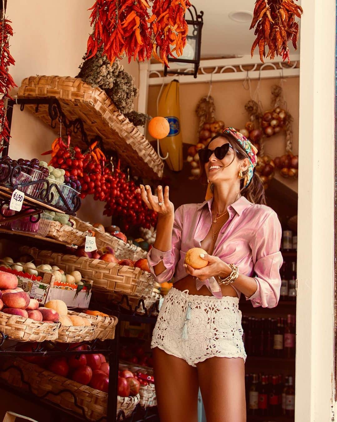 イザベル・グラールさんのインスタグラム写真 - (イザベル・グラールInstagram)「🍋🍊🍉🍇 I have a thing for fruit stand! #italy #positano #vacation」8月10日 1時13分 - izabelgoulart