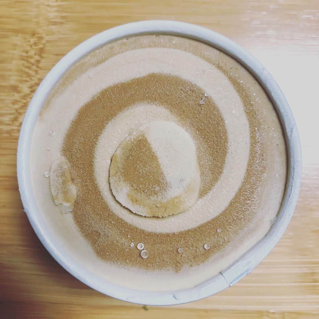 asanomakotoさんのインスタグラム写真 - (asanomakotoInstagram)「Perché non fai una pausa all'espresso?☕️🍨✨ #haagendazs #HäagenDazs #haagen_dazs  #love #haagendazsid  #ice #icecream #icecreams #iceart #smile #happy #instafun #instapop #instacool #instagood #instaice #instaicecream #instafollow #gelato #香味ロースト #sorriso #ハーゲンダッツ #アイスクリーム #カップアイス  #instafood #photooftheday #webstagram  #tagsforlikes #하겐다즈 #エスプレッソミルク ★エスプレッソで一休み☕️🍨✨あっつい！！汗ダラダラでアイスも溶け溶けです🥵お鼻がとろけました笑笑🐽」8月10日 1時13分 - asanomakoto