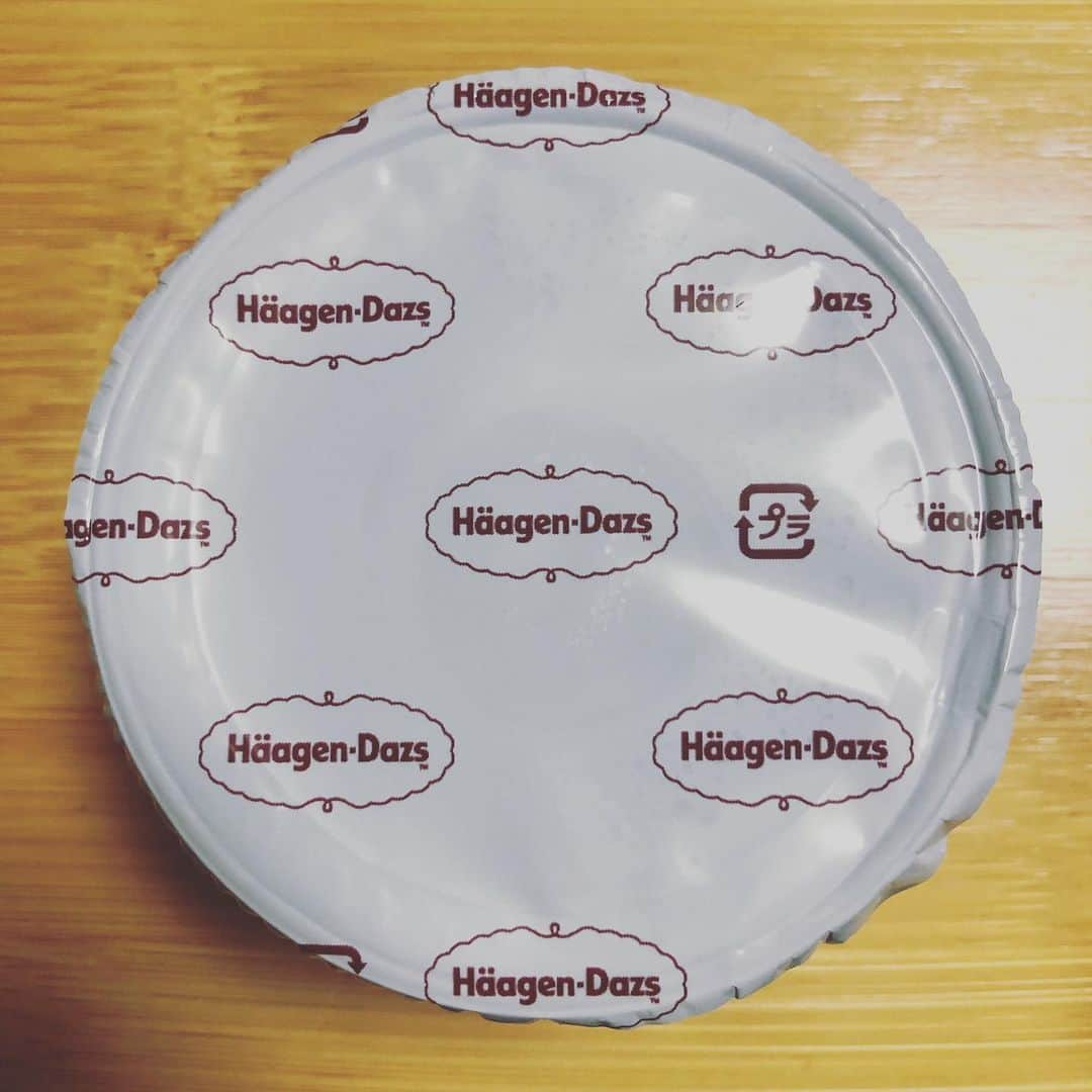 asanomakotoさんのインスタグラム写真 - (asanomakotoInstagram)「Perché non fai una pausa all'espresso?☕️🍨✨ #haagendazs #HäagenDazs #haagen_dazs  #love #haagendazsid  #ice #icecream #icecreams #iceart #smile #happy #instafun #instapop #instacool #instagood #instaice #instaicecream #instafollow #gelato #香味ロースト #sorriso #ハーゲンダッツ #アイスクリーム #カップアイス  #instafood #photooftheday #webstagram  #tagsforlikes #하겐다즈 #エスプレッソミルク ★エスプレッソで一休み☕️🍨✨あっつい！！汗ダラダラでアイスも溶け溶けです🥵お鼻がとろけました笑笑🐽」8月10日 1時13分 - asanomakoto