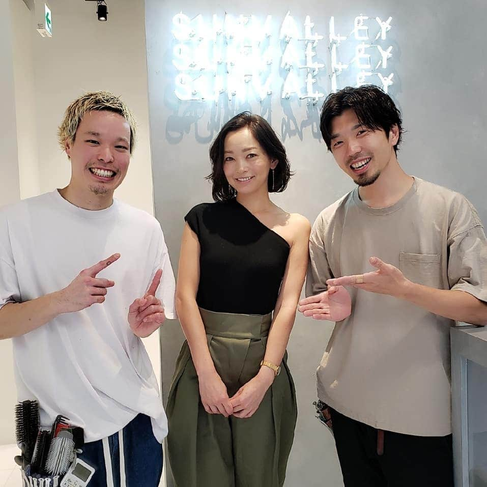 佐藤純さんのインスタグラム写真 - (佐藤純Instagram)「SUNVALLEY でカラー&トリートメント✂️✨ @_sunvalley_  日差しが強くて髪もダメージを受けまくり💦  黒髪ツヤツヤにしてもらいました😊  黒髪どぉかしら？  イサオ店長ありがとー🙌  @sunvalley_isao  #sunvalley  #サンバレー #omotesando  #表参道 #美容室 #カラー #ヘアカット #トリートメント #黒髪 #ママ#ママモデル#モデル #mama #mamamodel #model」8月10日 1時29分 - junsatoidea