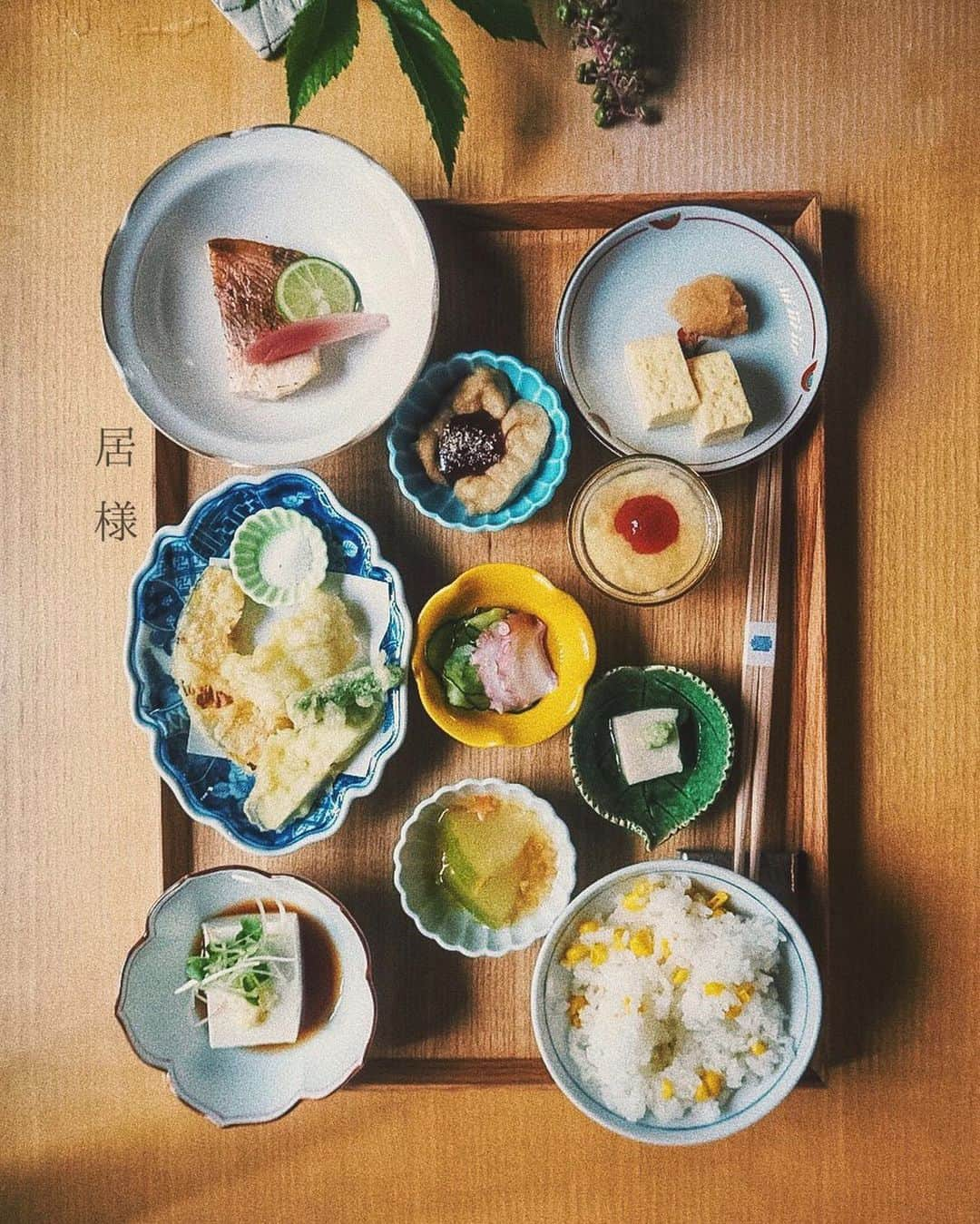 miheeさんのインスタグラム写真 - (miheeInstagram)「🍽𓂃* ㅤ ㅤ 先日.チカさんと京都の @izama_kyoto さんへ🧡🤤。 ㅤ ㅤ お店はオシャレで雰囲気もよくて◟̆◞̆♡ ㅤ ㅤ #九種のおばんざい御膳  を…♡ ㅤ とっても美味しく頂きました🍴🙏 ㅤ ㅤ @chikako.hongo ♡ いつも楽しい時間ありがとう✨🧡 ㅤ ㅤ #IZAMA #居様 #lunch #kyoto #京都 ㅤ ㅤ ㅤ」8月10日 12時25分 - __mihi__