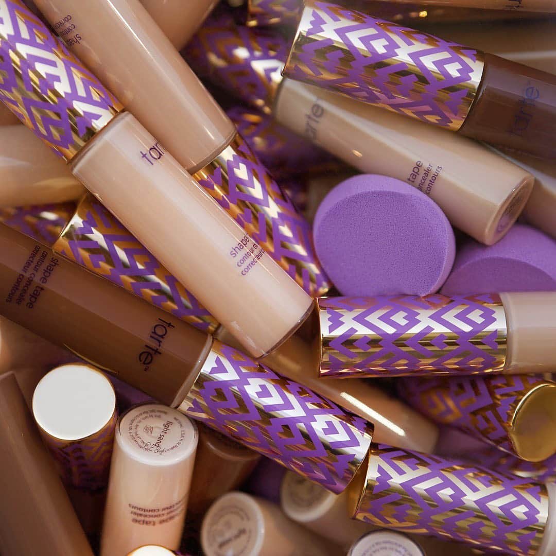 Tarte Cosmeticsさんのインスタグラム写真 - (Tarte CosmeticsInstagram)「Our shape tape contour concealer does it ALL! 🙌💜 A #vegan, super-blendable formula that has good-for-you ingredients like shea butter to moisturize & licorice root to brighten so you can always look & feel great! @ultabeauty #crueltyfree #rethinknatural #doubledutybeauty #shapetapenation #veganbeauty」8月10日 12時26分 - tartecosmetics