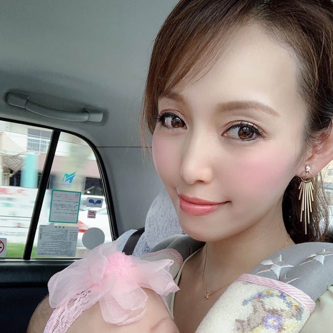 のインスタグラム：「#名古屋 のレトロなカフェに移動中🚖﻿ ﻿ 前に @little_lycka_umeda でリペアして頂いた#フラットマットラッシュ 👁✨﻿ ﻿ ナチュラルで、軽いからなじみが良くてほんとに長持ちしてくれる＾＾💕﻿ ﻿ 全体♦︎ピュアカール 10.11.12mm﻿ 目尻♦︎シャインカール 12mm﻿ ﻿ 梅田店が新しく蟻月さんのお隣に移転されてます＾＾💡﻿ ﻿ @lycka_mm ﻿ @lycka_eyelash_este ﻿ @lycka_nishinomiya ﻿ 西宮→0798-41-7572﻿ 神戸・大阪 →080-4240-6157 ﻿ ﻿ ふと横を見ると遊び疲れて爆睡のSくん^^;﻿ ﻿ タクシー着いて起こす時絶対不機嫌だろな😑💔﻿ ﻿ お昼寝タイムが一番ややこしや😂﻿ ﻿ #ks_19✨ #ks_beauty✨ #マツエク #梅田マツエク #リトルリッカ  #京都ママ #関西ママ #男の子ママ #女の子ママ #ママライフ #ママリ #コドモノ #ベビフル #3歳 #kaoris_son #kaoris_son_2019 #小さな彼氏s  #S⭐️_」