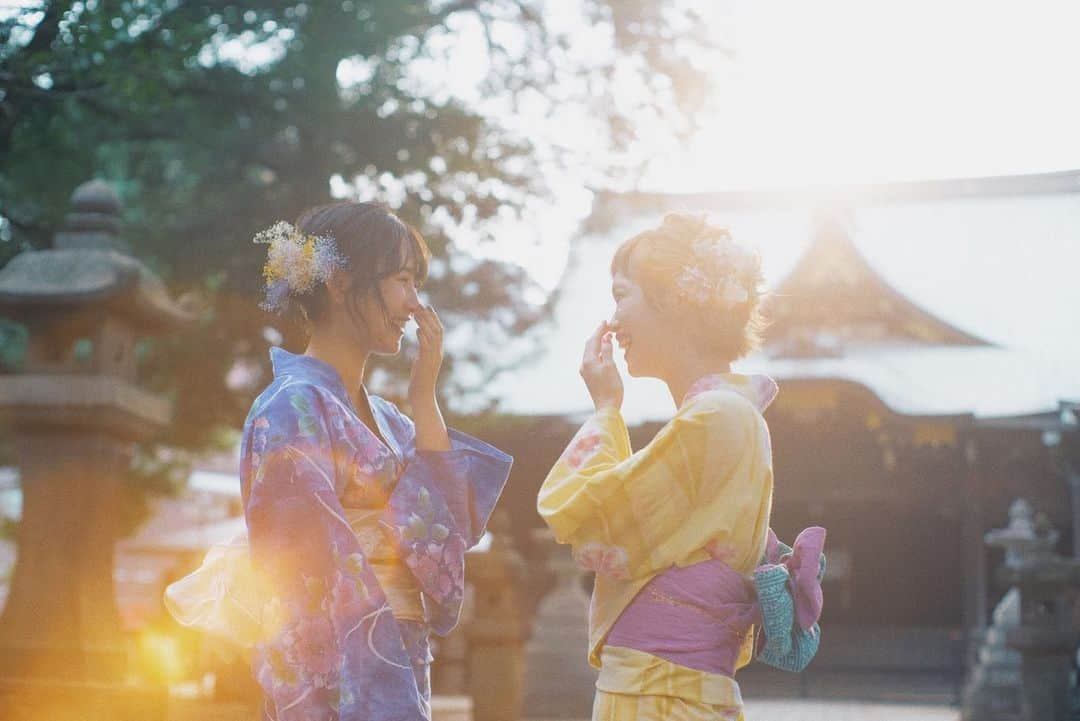 まつきりなさんのインスタグラム写真 - (まつきりなInstagram)「今年初浴衣👘 withはるちゃん めっちゃわろてる〜🧚‍♀️🧚‍♀️🧚‍♀️♡ 写真は @_yamamotoharuka_  着付けとヘアセットは @toyomasuayanasu  8月！本格的に夏！みんな何する予定！教えてみぃ！！」8月10日 12時30分 - matsuki_rina