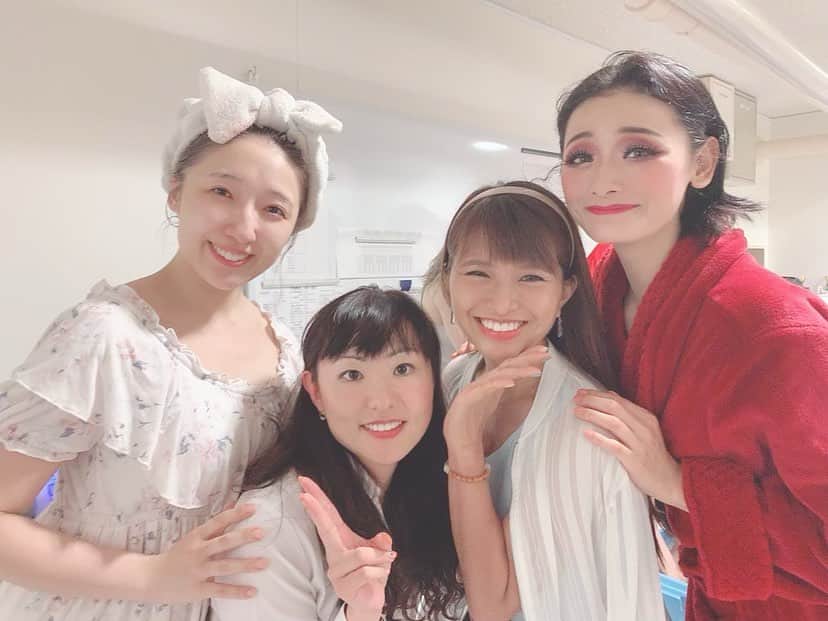 のインスタグラム：「﻿ 先日 #エリザベート を観劇させて頂きました🙇‍♀️﻿ ﻿ 数日経っても曲が頭から離れないくらい﻿ 黄泉の世界から抜け出せずにいます☁﻿ ️あの世界観…やっぱ好き💟﻿ ﻿ ご挨拶させていただいた﻿ #美麗 たん、#七瀬りりこ さん、#山田元 さん﻿ お写真撮れなかったけど #植原卓也 さん #五十嵐耕司 さん。﻿ ﻿ 皆様 なんて美しくて尊いんでしょう🥺✨眩しい﻿ ﻿ 素敵でした🌈」