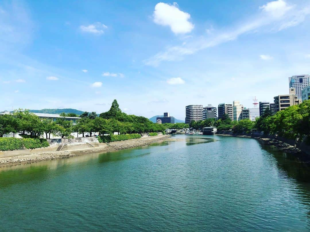 森恵さんのインスタグラム写真 - (森恵Instagram)「ウォーキングin広島。 今朝はゆったり歩いたり走ったり。 いい朝、いい空。 よし、ライブだ！！！ #バンドツアー #広島 #8月10日 #CLUBQUATTRO #スタンディング #当日券あり #白神社」8月10日 11時22分 - morimegumi_official