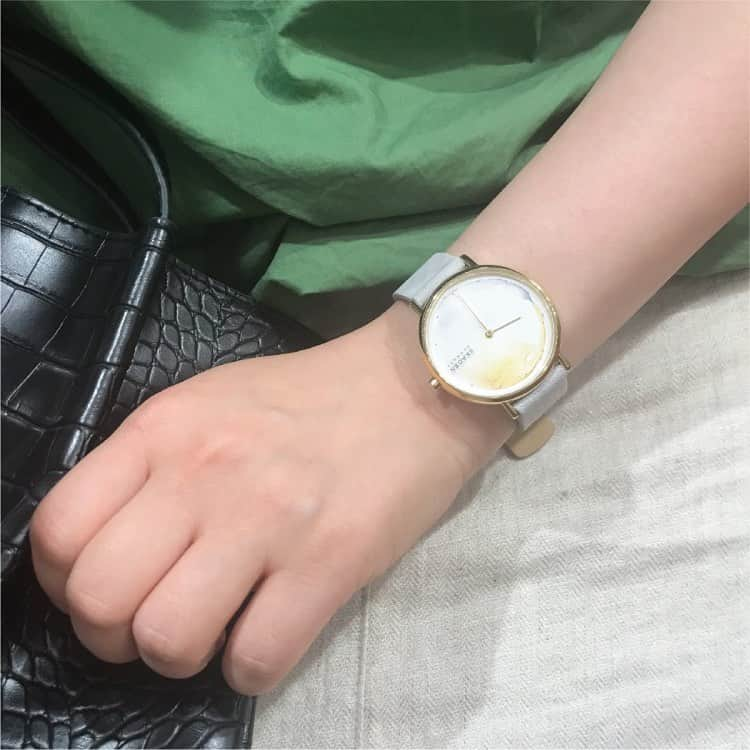 TiCTACさんのインスタグラム写真 - (TiCTACInstagram)「「SKAGEN」各¥14,000+tax  デンマーク最北の街スカーゲンの海岸から臨む空を描いた水彩画がモチーフ。淡く柔らかな色遣いの美しい腕時計は手元を上品に彩ります。6ミリの薄型ケースで軽い着け心地、プレゼントにもおすすめの一点です。 #skagen #スカーゲン #skagenwatch  #skagendenmark  #北欧デザイン #北欧スタイル #tictac #watch #チックタック時計店 #時計 #腕時計 #pairwatch  #ペアウォッチ #お揃いの時計 #おそろいの時計 #腕時計の贈り物  #誕生日プレゼント時計  #記念日プレゼント時計 #シンプルスタイル  #シンプルデザイン #クリスマスプレゼント時計 #時計クリスマスプレゼント #腕時計コーデ  #おしゃれな人は手元がすてき #手元 #手元くら部  #手元倶楽部  #手元コーデ」8月10日 11時19分 - tictac_press