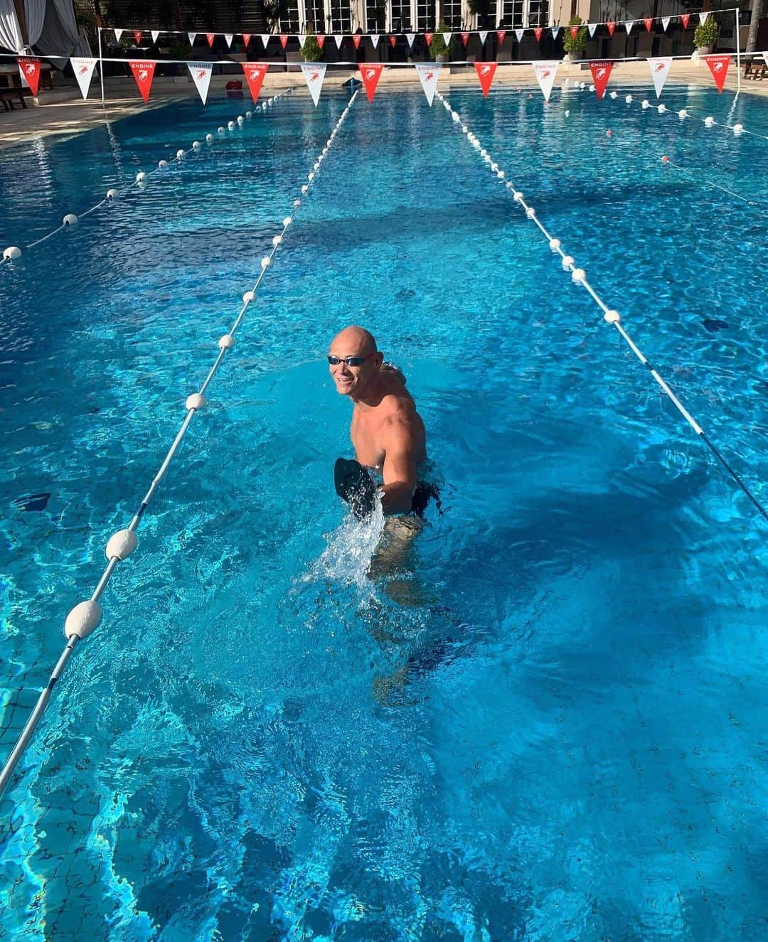 マイケル・クリムさんのインスタグラム写真 - (マイケル・クリムInstagram)「Pull with Paddles set this morning my favourite... 📸 @luisastri @engine_swim @finnsrecclub」8月10日 11時31分 - michaelklim1