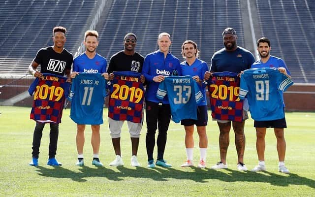 イヴァン・ラキティッチさんのインスタグラム写真 - (イヴァン・ラキティッチInstagram)「Ready for tomorrow.. @detroitlionsnfl 🏉⚽️ #barçanapoli #forçabarça #ustour #pretemporada #19/20 #michigan #M」8月10日 11時27分 - ivanrakitic