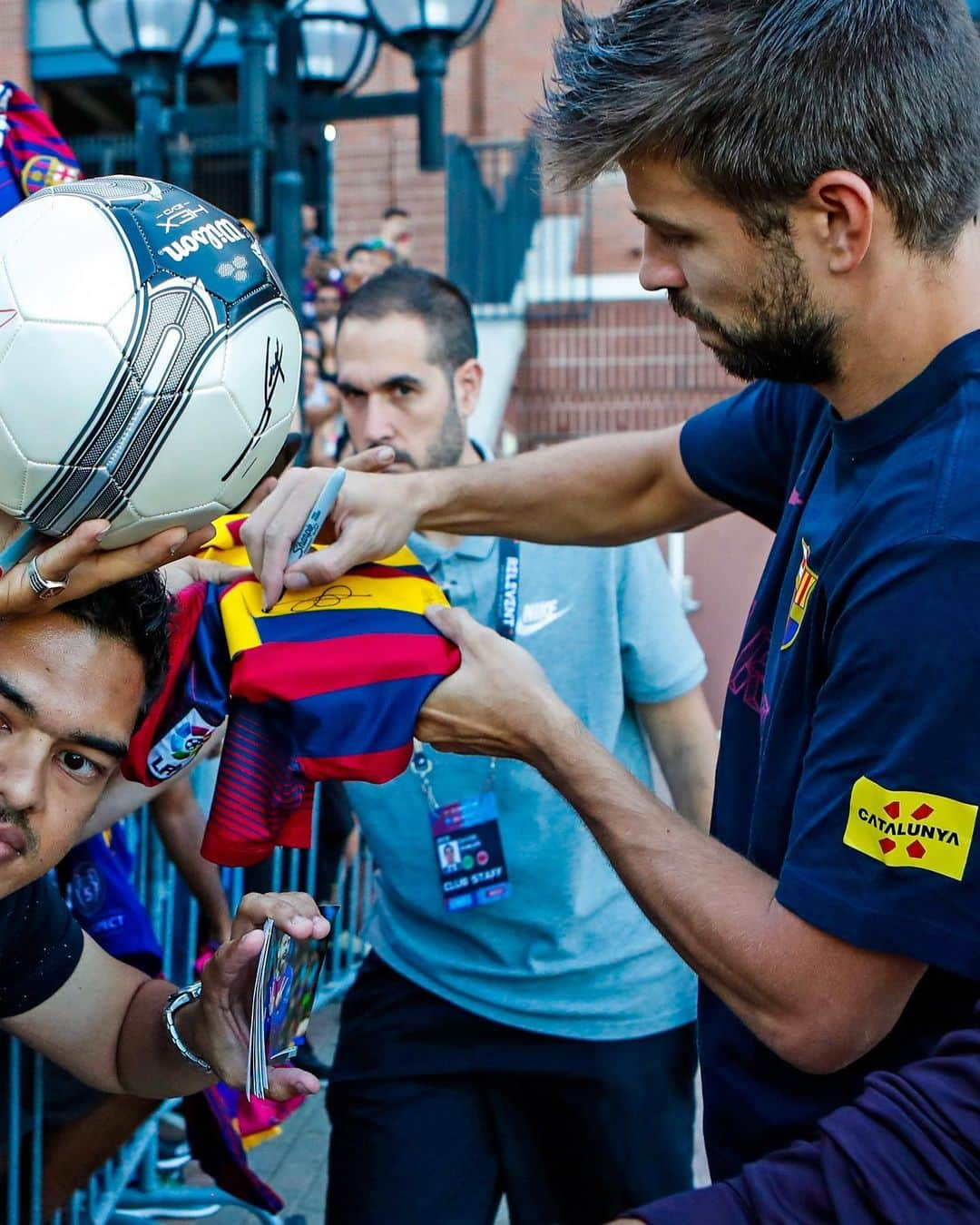 FCバルセロナさんのインスタグラム写真 - (FCバルセロナInstagram)「Barça Family 💙❤️」8月10日 11時28分 - fcbarcelona