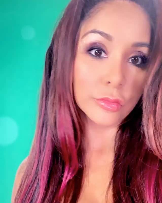 ニコール・ ポリッツィのインスタグラム：「MAWMA 👄 #snooks」