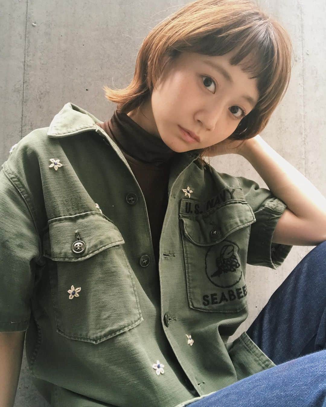 三戸なつめさんのインスタグラム写真 三戸なつめinstagram なつめ服 半袖のミリタリージャケッツ さりげないお花の刺繍がめちゃかわいいんや Luik0121 で購入したよい Mito Natsume 8月10日 11時46分 Mito Natsume
