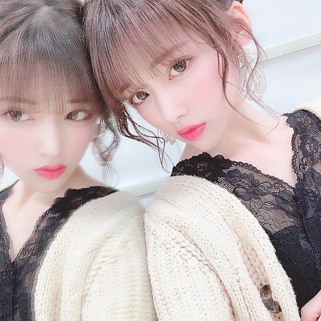 美女美容事情さんのインスタグラム写真 - (美女美容事情Instagram)「⠀ 《鏡の自分と📸🍓》⁠⠀ *⁠⠀ リポストを使って、素敵な写真📷✨を投稿されてる方を紹介させて頂く⠀⠀⠀⁠⠀ 【💄美女美容事情💅】のコーナーです✨⁠⠀ *⠀⠀⠀⠀⠀⠀⁠⠀ いいねやコメント、フォローして応援してね❤︎🥰🎶⁣⁠⠀ *⠀⠀⠀⠀⠀⠀⁠⠀ 今回ご紹介させて頂きますのは❤︎⠀ 持田優奈（もちだゆうな）さん< @yuna_mochida >の素敵なお写真📸⁠⠀ *⁠⠀ アップヘアに大ぶりのピアスが可愛らしい😍💋⠀ 整った顔立ちにナチュラルメイクがとっても似合っていますね😘❤️⠀ *⠀⁠⠀ 持田優奈（もちだゆうな）さんのアカウントには他にも素晴らしい投稿が沢山ありますので是非覗いてみてくださいね💁‍♀️💙⁠⠀ *⠀⁠⠀ 持田優奈（もちだゆうな）さん< @yuna_mochida >⁠⠀ 素敵な投稿ありがとうございました☺️📸✨⠀⠀⠀⠀⠀⠀⠀⁠⠀ △▼△▼△▼△▼△▼△▼△▼△▼△▼⠀⠀⠀⠀⠀⠀⠀⠀⠀⠀⠀⠀⠀⠀⠀⠀⠀⠀⠀⠀⠀⠀⠀⠀⠀⠀⠀⠀⠀⠀⠀⠀⁠⠀ ❤🧡💛「美女美容事情」💚💙💜⠀⠀⠀⠀⠀⠀⠀⠀⠀⠀⠀⠀⠀⠀⁠⠀ 👇掲載ご希望の方は👇⠀⠀⠀⠀⠀⠀⠀⠀⠀⠀⠀⠀⠀⠀⠀⁠⠀ @b_b_j.jタグ付けと🖤 # ビジョビ⠀🖤⠀⠀⠀⠀⠀⠀⠀⠀⠀⠀⠀⠀⠀⠀⁠⠀ をタグ付けお願いします✨⠀⠀⠀⠀⠀⠀⠀⠀⠀⠀⠀⠀⠀⠀⠀⁠⠀ ――――――――――――――――⠀⠀⠀⠀⠀⠀⠀⠀⠀⠀⠀⠀⠀⠀⠀⠀⠀⠀⠀⠀⠀⠀⁠⠀ ～姉妹アカウントのご紹介～⠀⠀⠀⠀⠀⠀⠀⠀⠀⠀⠀⠀⠀⠀⠀⠀⠀⠀⠀⠀⠀⠀⠀⠀⠀⠀⁠⠀ ◇美容情報を紹介している«美女美容事情～Beauty～»⠀⠀⠀⠀⠀⠀⠀⠀⠀⠀⠀⠀⠀⠀⠀⠀⠀⠀⠀⠀⠀⠀⠀⠀⠀⁠⠀ ( @b_b_j.j_b )⠀⠀⠀⠀⠀⠀⠀⠀⠀⠀⠀⠀⠀⠀⠀⠀⠀⠀⠀⠀⠀⠀⠀⠀⠀⠀⁠⠀ ◇美しい旅スポット紹介をしている«美 spot»⠀⠀⠀⠀⠀⠀⠀⠀⠀⠀⠀⠀⠀⠀⠀⠀⠀⠀⠀⠀⠀⠀⠀⠀⁠⠀ ( @b__spo )⠀⁠⠀ ⁠⠀ よかったらこちらも覗いてみてね✨⁠⠀ ――――――――――――――――⠀⠀⁠⠀ @b_b_j.j⠀ #メイク #beauty⠀⠀#自撮り ⠀⠀⠀⠀⠀⠀ #ヘアスタイル #おとな女子 ⠀⠀ #ヘアアレンジ  #カラコン ⠀⠀⠀⠀⠀⠀⠀⠀⠀⠀ #アイシャドウ #女子力アップ ⠀⠀⠀⠀ #アイライン #美意識⠀⠀⠀⠀⠀⠀⠀ #女子力 #女子力向上⠀⠀⠀⠀⠀⠀⠀⠀⠀⠀⠀⠀⠀ #リップ #チーク⠀⠀⠀⠀⠀⠀⠀ #自撮り女子 #セルフィー ⠀⠀⠀⠀⠀⠀ #naturalbeauty #makeup」8月10日 11時55分 - b_b_j.j