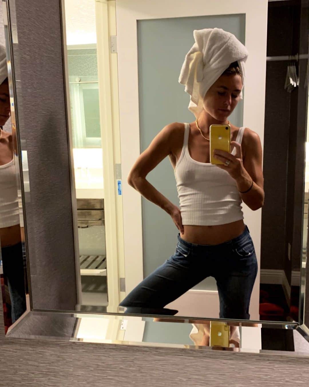 ニッキ・バン ダイクのインスタグラム：「Bend & snap 😂😂👋🏼🇺🇸 thanks for the fun as always💗💗💗💋💋💋💋」