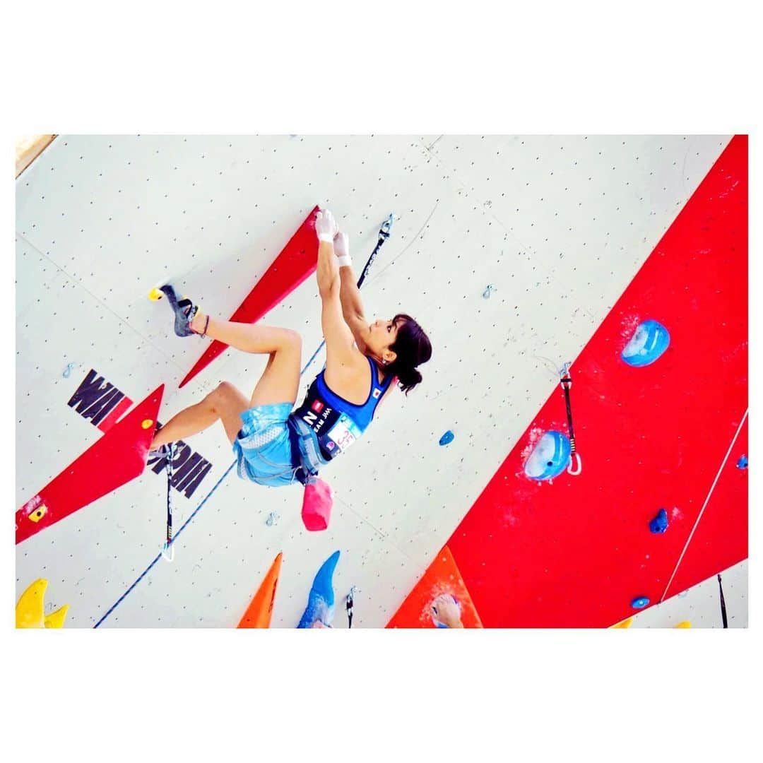 小林由佳のインスタグラム：「Super similar !😂😂😂 ☞ with next post ・ ・ 📷 pic by  in Chamonix 2016.」