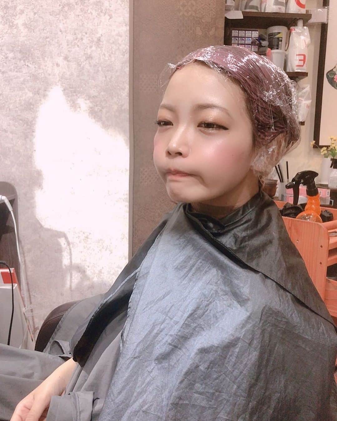 藤田恵名さんのインスタグラム写真 - (藤田恵名Instagram)「新宿の「Celestial(ソレスタル)」にて、髪の毛キレイキレイしてもらったーん😻💕 バイオレット入れてもらってヒアルロン酸トリートメントもしてもらったあ😊👏 イズミさんありがとうございます！！！ (@r.u.i1011) 前髪もミリ単位で調整してくれるし、手触りよくなるカットしてくれるし至れり尽くせりです😭👏 14:00〜22:00までやってるけん仕事終わりでも行けるし有難い😭💕夏場は着付けもやってるみたいダヨ😽👘 このインスタ見て来ましたって方は初回半額らしいのでぜひ行ってみてくださいなッ😊🈹💕満足じゃあ☺️🍎」8月10日 12時10分 - enamelchan