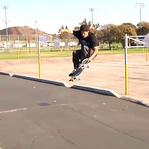 スラッシャーのインスタグラム：「👉🏽 @slappyredz x @madnessskateboards 🌀 ROUGH CUT now playing on the Thrasher app 📲」