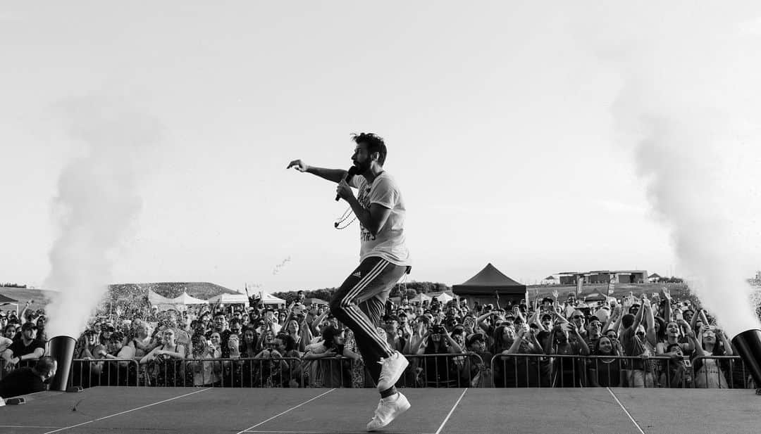 Magic!のインスタグラム：「‪CANADA! Our shows in Sarnia, London, and Toronto are around the corner and we have a fun show planned for you..‬ ‪>> Get your tickets!‬ ‪>> 8.28 Sarnia‬ ‪>> 8.29 London‬ ‪>> 8.30 Toronto‬ ‪link in bio! - Photo by @itsyaboybish」