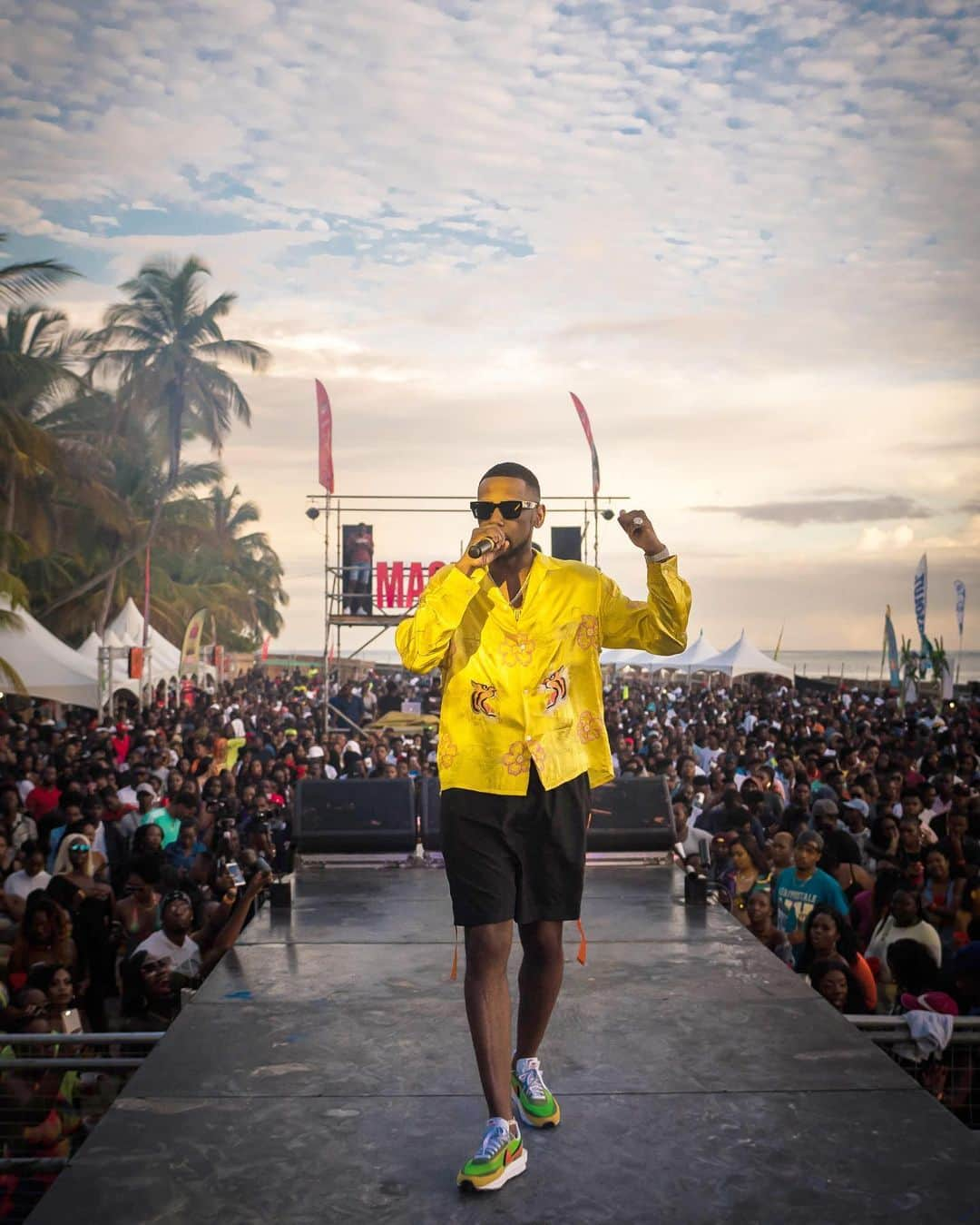 ファボラスさんのインスタグラム写真 - (ファボラスInstagram)「Stay far from timid.  Only make moves when your heart’s in it.  And live the phrase Sky’s The Limit 🇹🇹 [shot by @princedaphotographer]  #WeFete #TOBAGO」8月10日 3時39分 - myfabolouslife